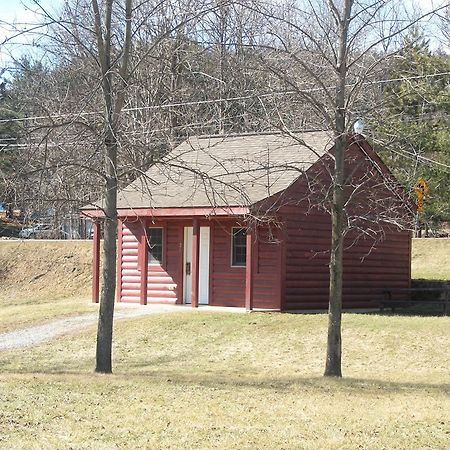 Mohican Little Brown Inn Loudonville Dış mekan fotoğraf